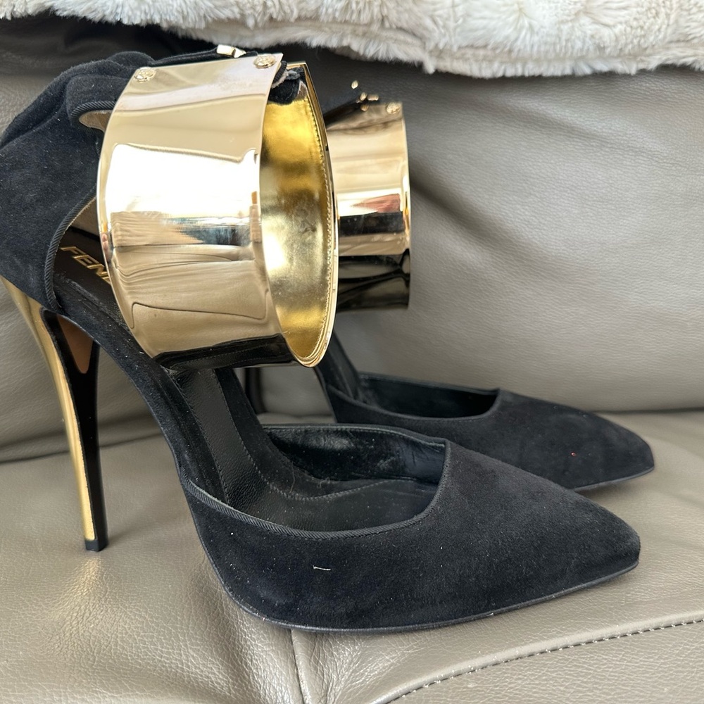 Fendi Black and Gold Heels with Metallic Ankle Cuff and High Stiletto - Picture 5 of 9